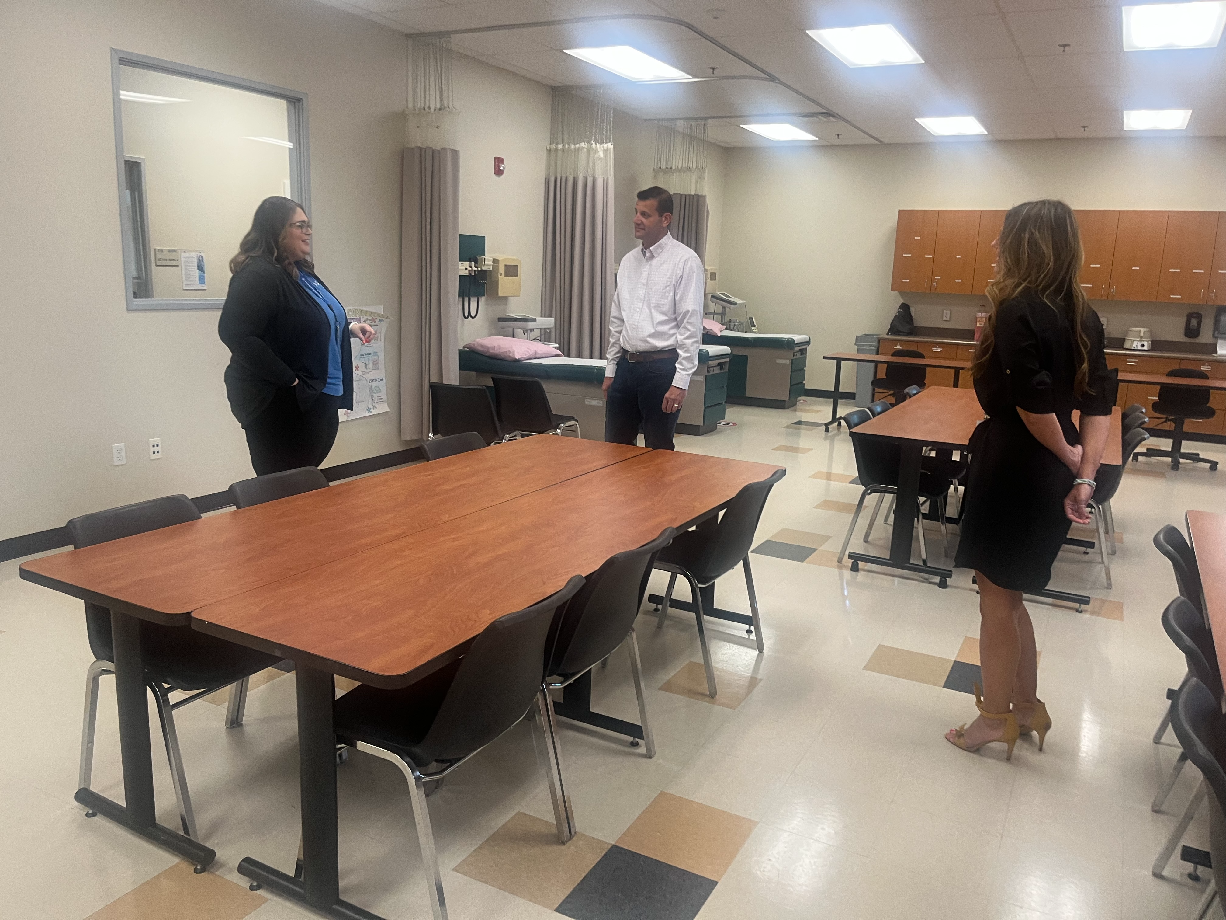 Rep. Valadao visits San Joaquin Valley College - Delano