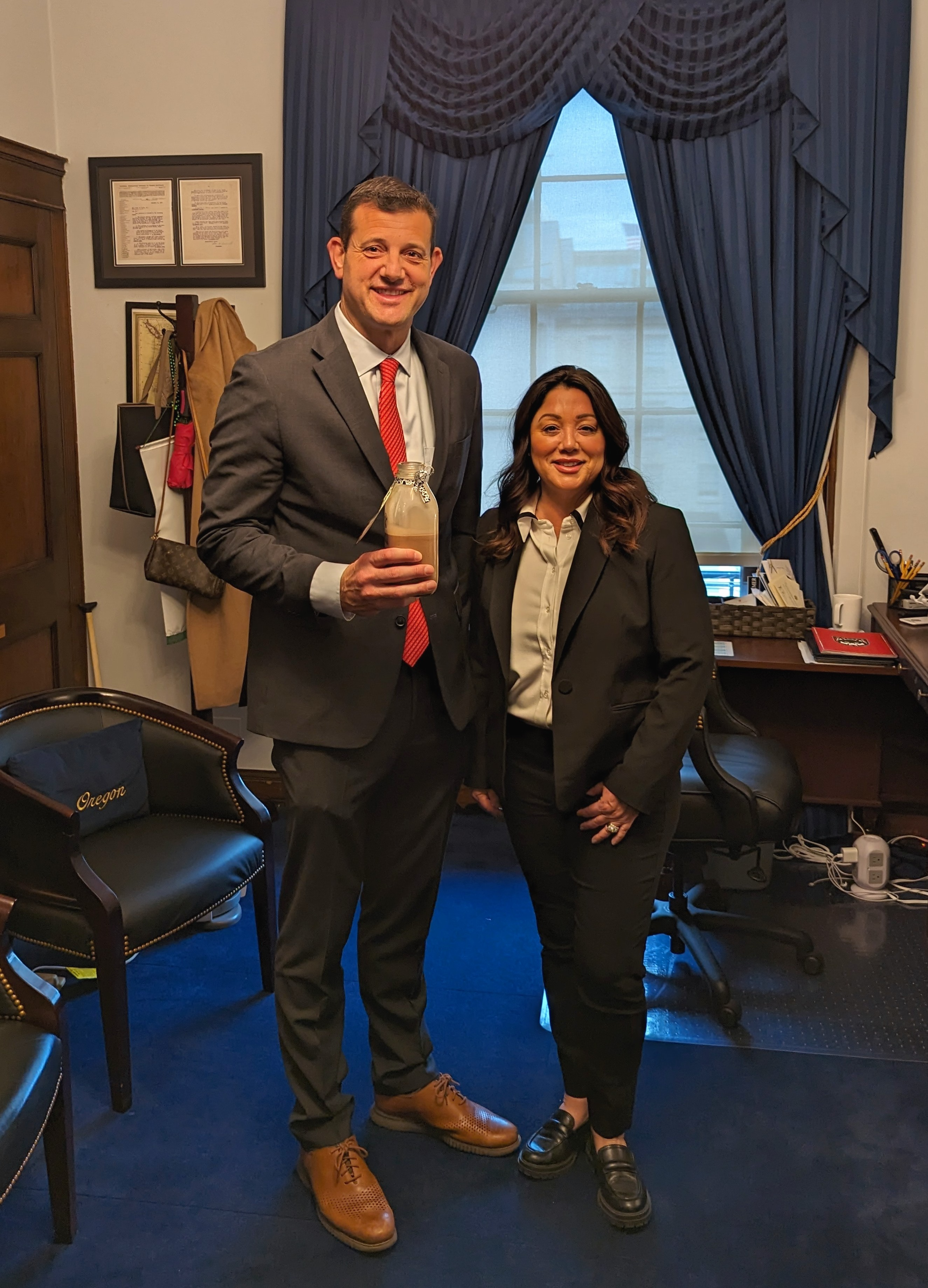 Rep. Valadao hands out CA-22 milk for National Milk Day